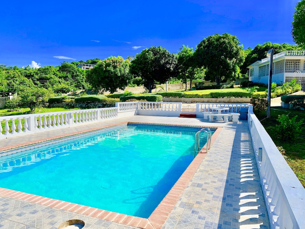 Breathtaking View Villa 11737586 — Falmouth