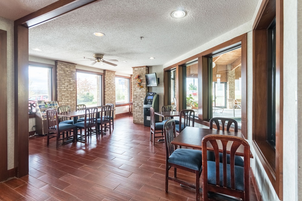 Quality Express Inn & Suites - photo 43