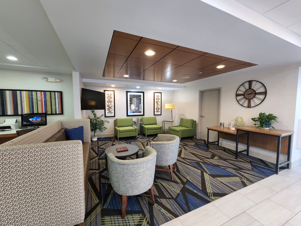 Holiday Inn Express Hotel & Suites Rochester by IHG - photo 37