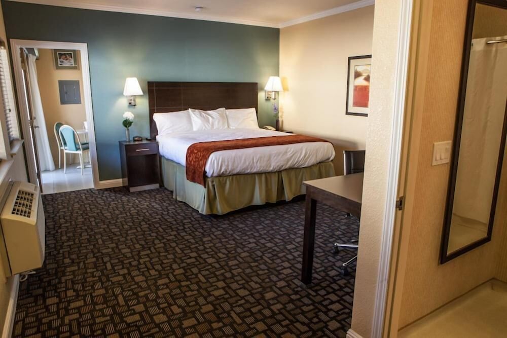 Marinwood Inn & Suites - photo 16