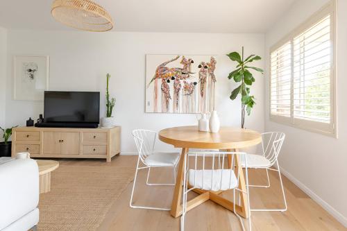 Stylish and Spacious Beach Apartment — 4-Star Luxury Hotel in Sydney, Australia
