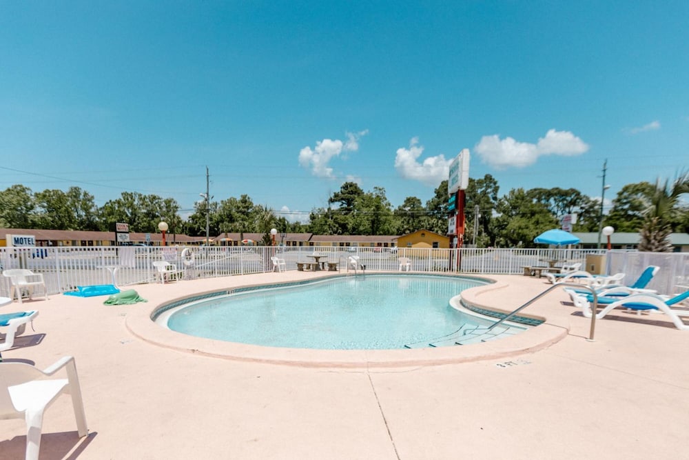Summer Breeze Motel - photo 30