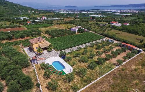 Holiday Home Plano With A Fireplace 08 — 4-Star Luxury Hotel in Trogir, Croatia