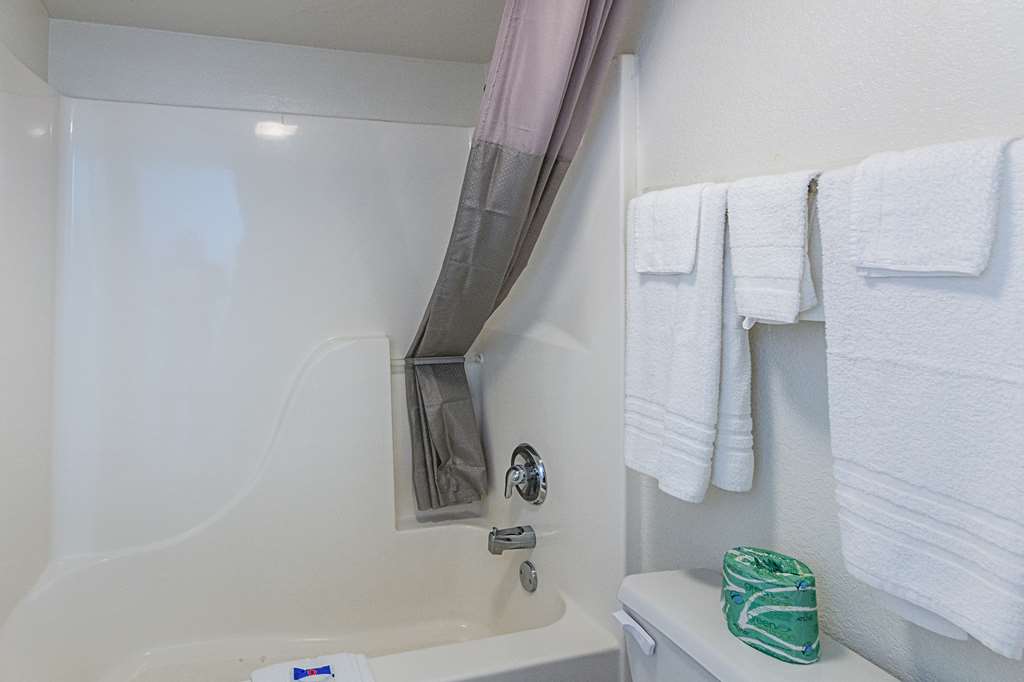 Motel 6 Cleveland TX - photo 20