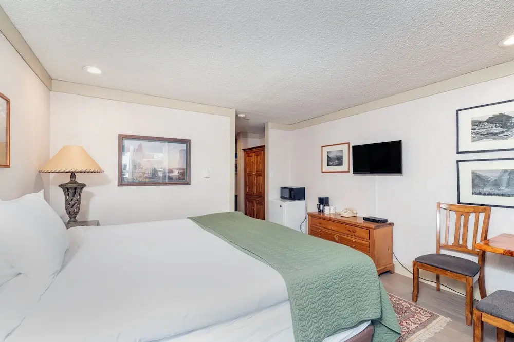 Mountainside Inn 221 1 Bedroom Hotel Room by Alpine Lodging Telluride - photo 2