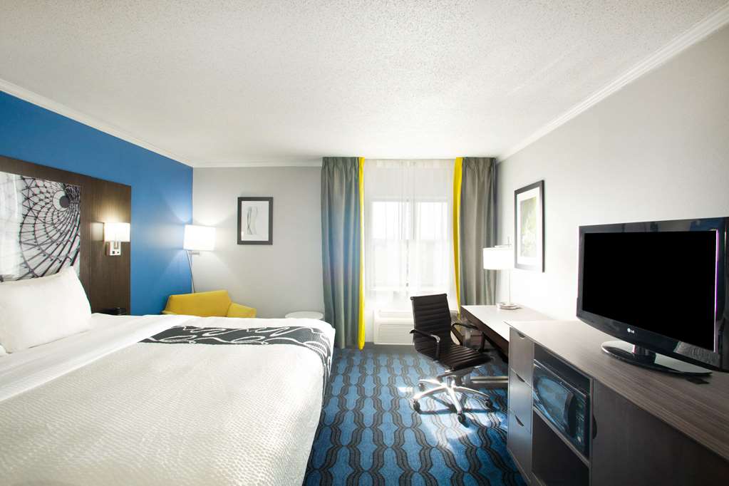 La Quinta Inn by Wyndham St. Louis Hazelwood Airport North - photo 19