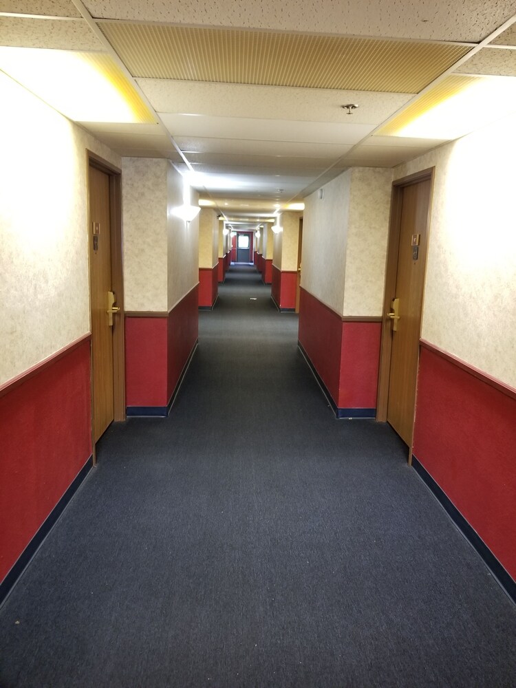 Country Hearth Inns & Suites Fort Wayne - photo 4
