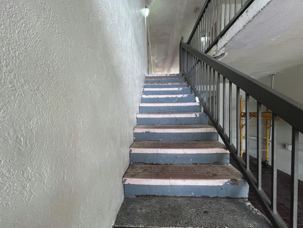 La Posada Inn By OYO Brownsville - photo 8