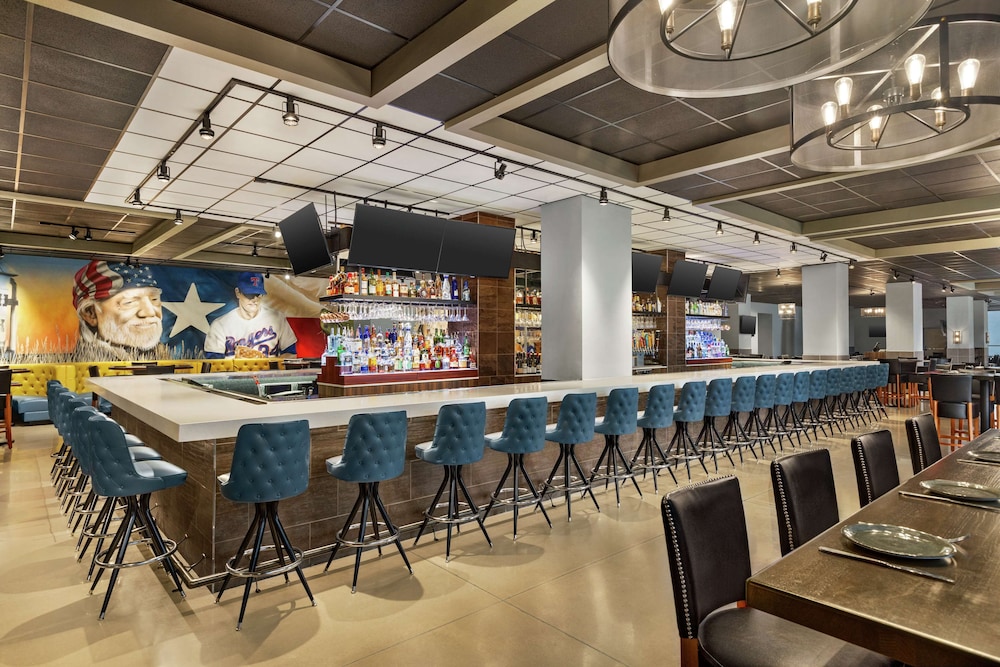 Embassy Suites by Hilton Round Rock - photo 39