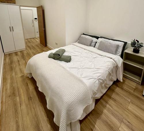 Spacious 1Double Bedroom Apartment next to Hyde Park — 4-Star Luxury Hotel in London, United Kingdom