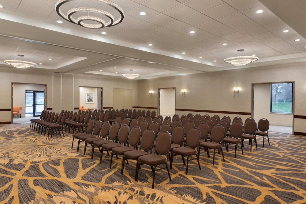 Embassy Suites by Hilton Milwaukee Brookfield - photo 76