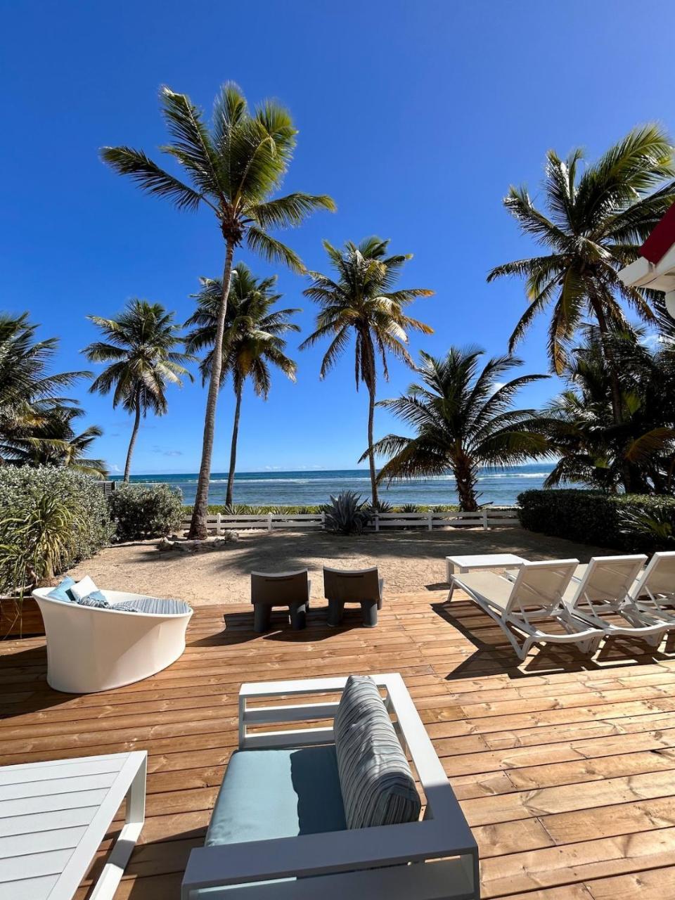 Villa LA PLAYA Saint François sur la plage — 4-Star Luxury Hotel in Saint-Francois, Guadeloupe