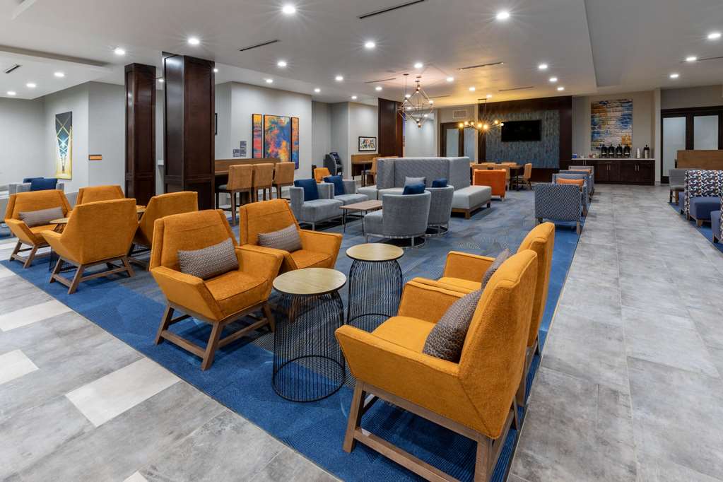 La Quinta Inn & Suites by Wyndham Dallas Frisco Stadium - photo 6