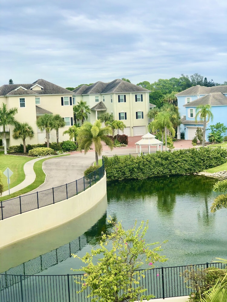 Prestigious 4 BR Getaway Coronas Verde — 4-Star Luxury Hotel in Siesta Key, United States