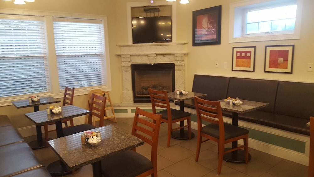 Crescent Suites Hotel - photo 37