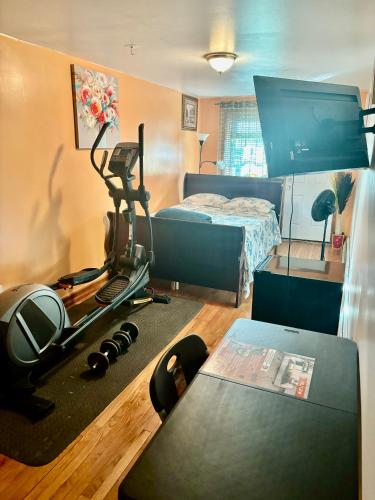 Stopnrest Eatnsleep For Busy Body On The Move — hotel in Queens