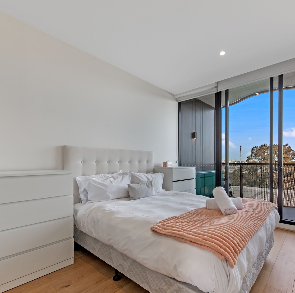 Kozyguru Bondi Beach Kozy 2 Bed Apt Free Parking Walk To Beach & Shops Nbd108 — 4-Star Luxury Hotel in Bondi Beach, Australia