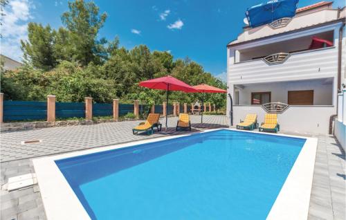 Four Bedroom Holiday Home In Pakostane — 4-Star Luxury Hotel in Pakostane, Croatia