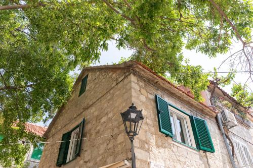 Flores — hotel in Porec