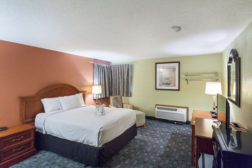 Rodeway Inn Wauseon - photo 14