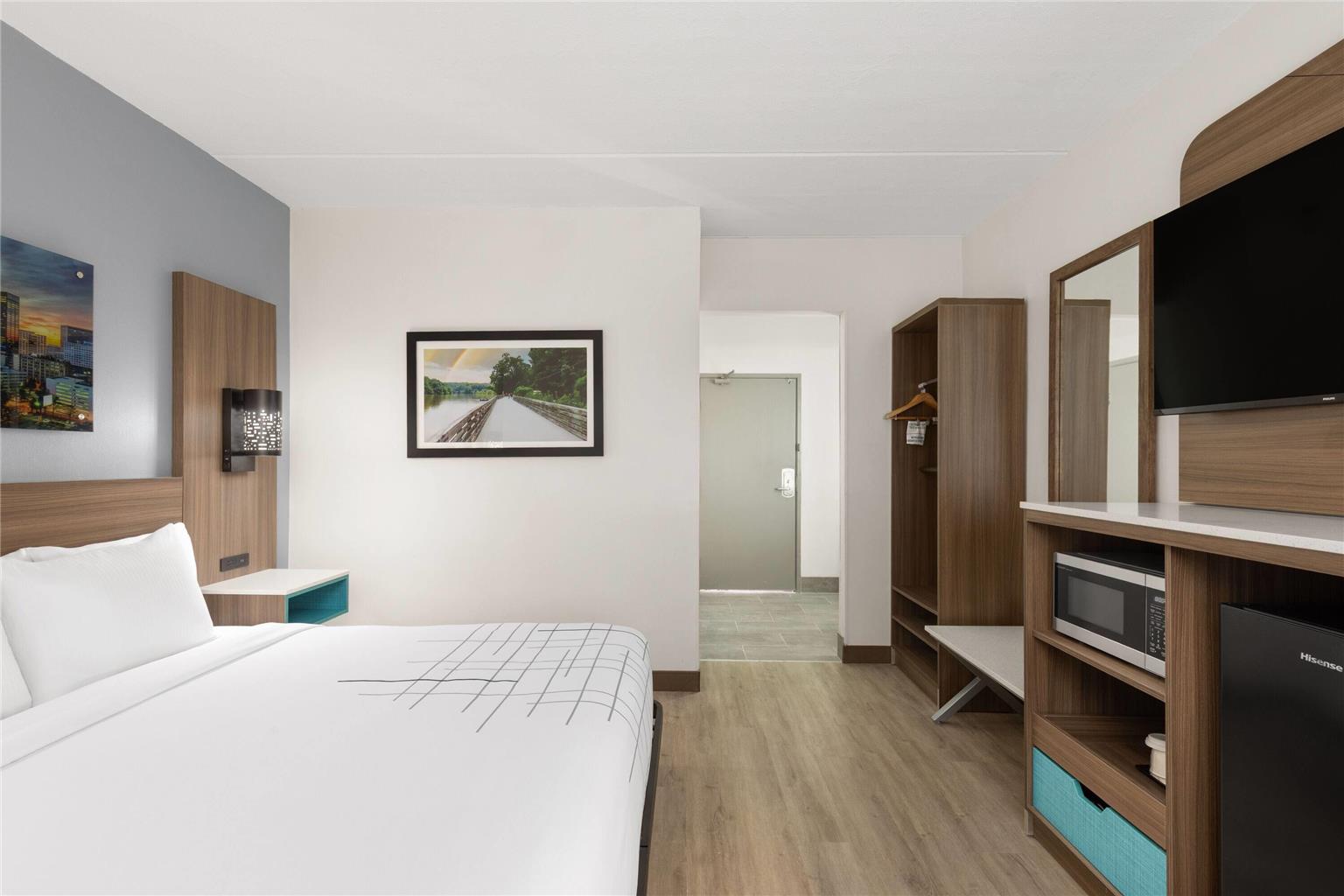 La Quinta Inn & Suites by Wyndham Atlanta Roswell - photo 22