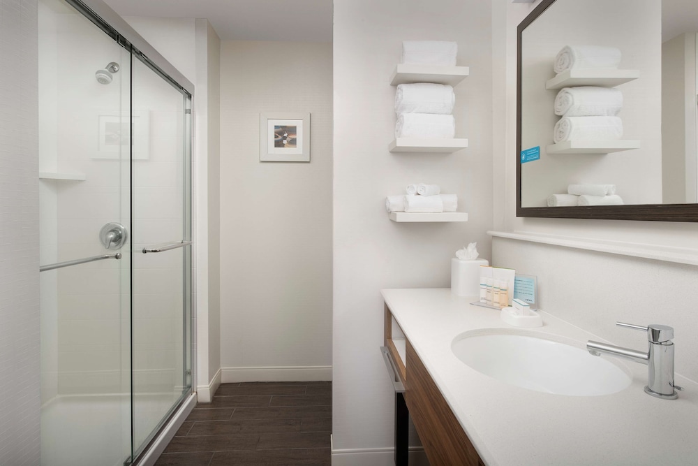 Hampton Inn & Suites Phoenix Tempe - photo 21