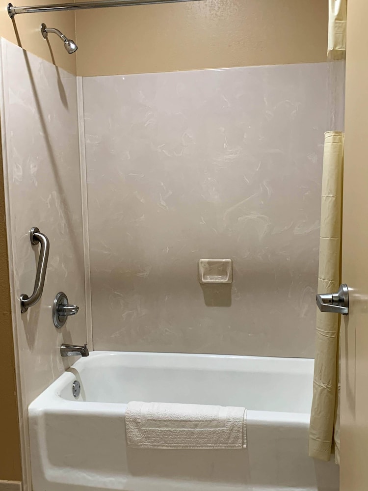 Weston Inn & Suites - photo 33