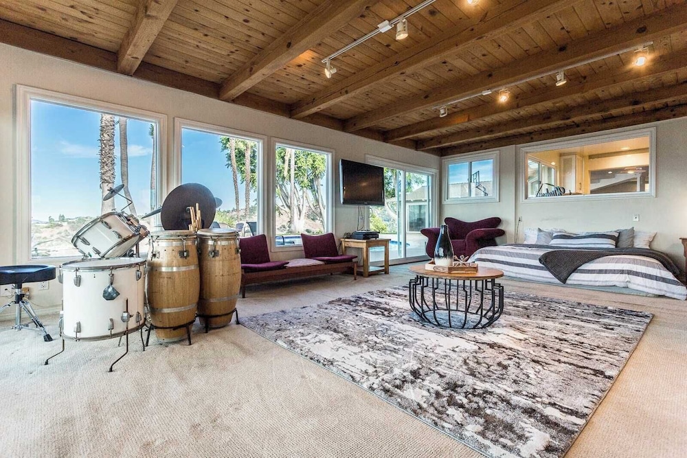 Oak Hills by Avantstay Panoramic View Pool Spa - featured photo