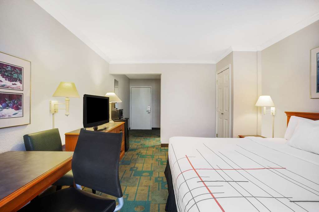 Days Inn by Wyndham Del Rio - photo 31