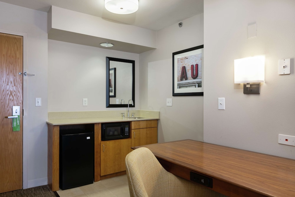 Hampton Inn & Suites Austin Airport - photo 26