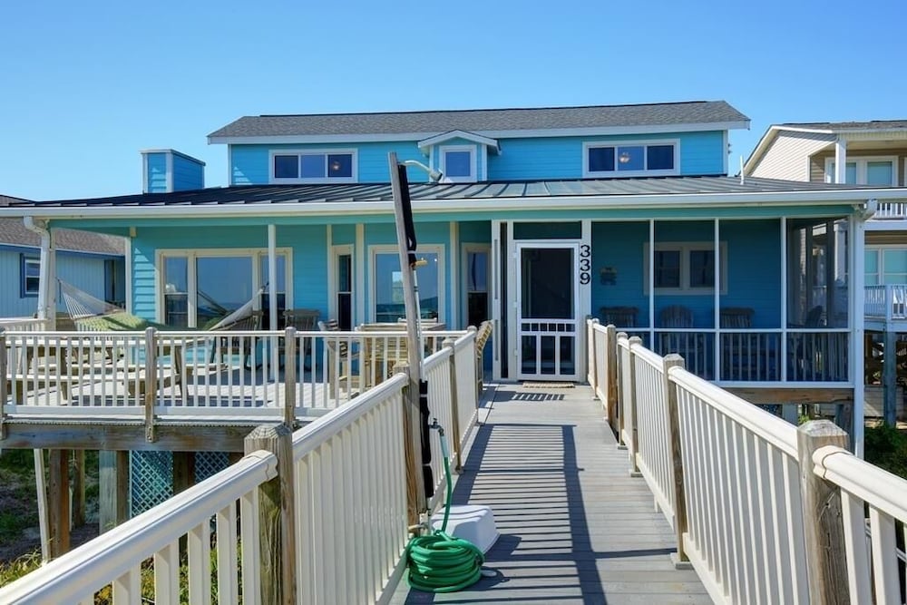 Windchimes 4 Bedroom Home by RedAwning — 4-Star Luxury Hotel in Shallotte, United States