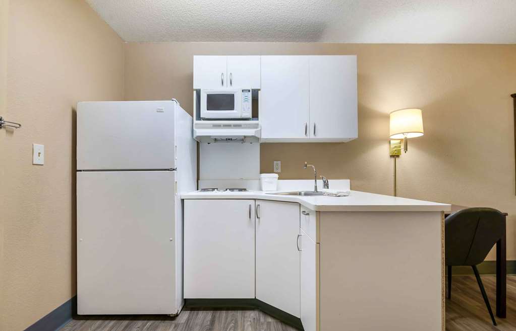 Extended Stay America Suites Kansas City Overland Park Quivi - photo 25