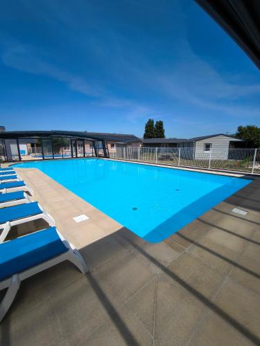Village Vacances Les Sables d'Or — hotel in Gouville-Sur-Mer