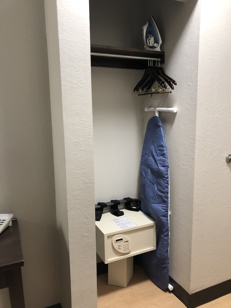 Red Roof Inn Norwich - photo 5