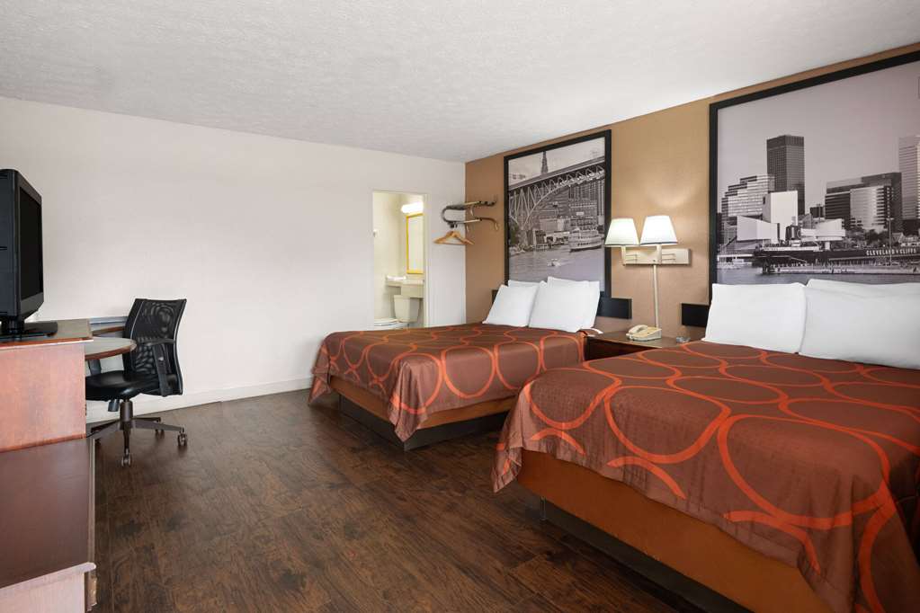 Super 8 by Wyndham Youngstown Girard - photo 13