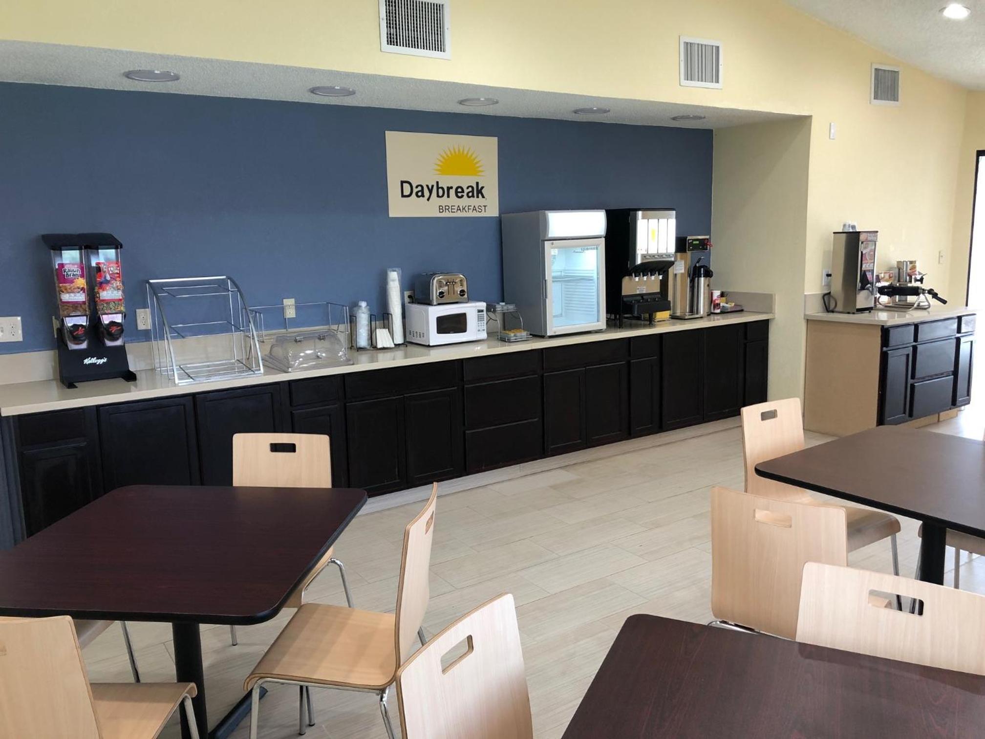 Days Inn by Wyndham King Winston Salem Area - photo 7