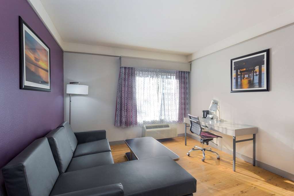 La Quinta Inn & Suites by Wyndham Mobile Daphne - photo 9