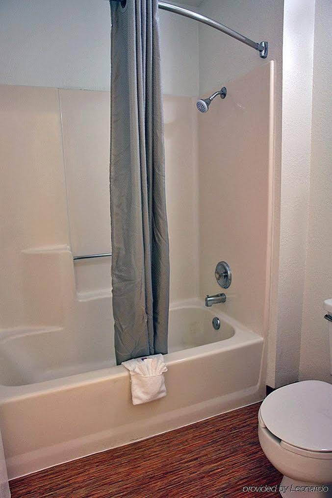 Motel 6 Chicago Elk Grove - photo 37