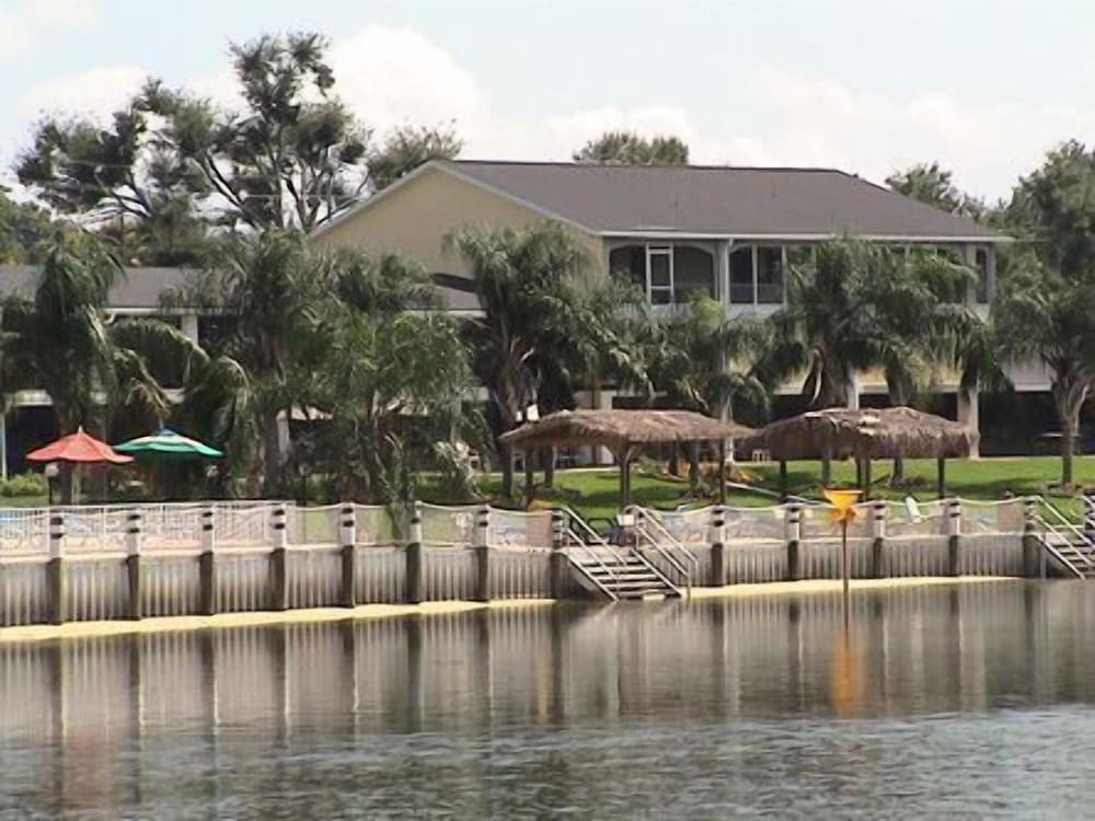 Lake Roy Beach Inn - photo 38