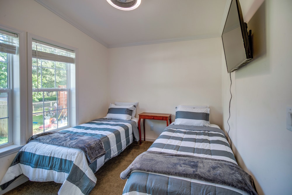 Moore Haven Getaway w Deck & Private Pool - last minute hotel in Moore Haven