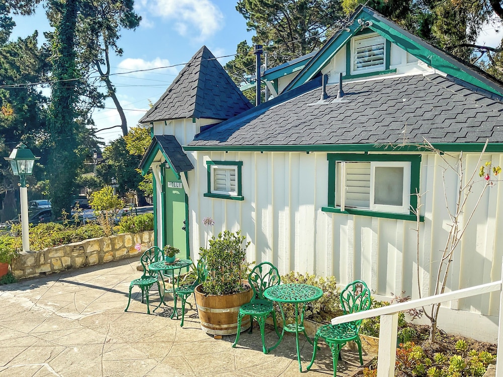 Carmel Green Lantern Inn - photo 99