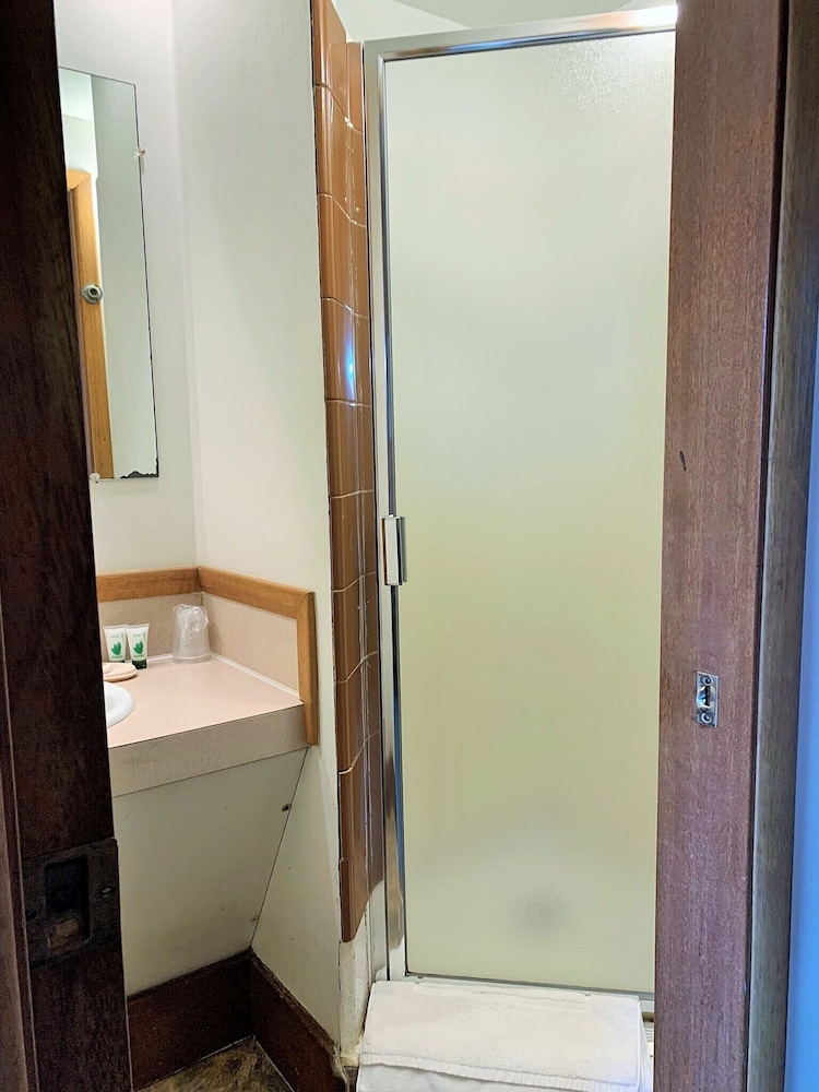 Breakers Boutique Inn - photo 103