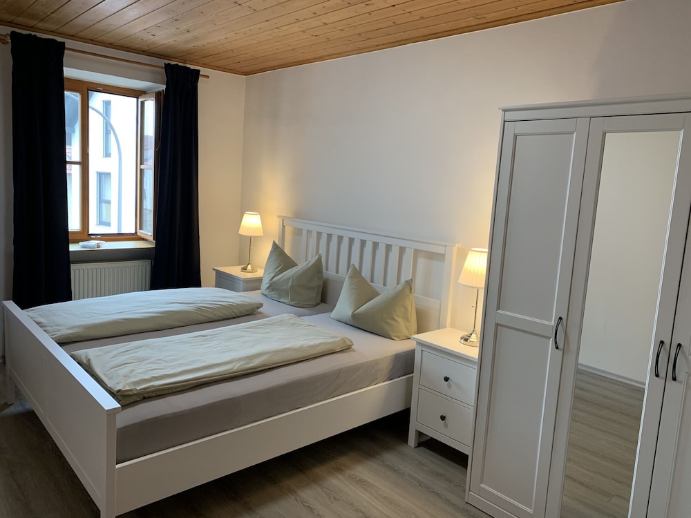 Zum Zacherwirt — 5-Star Luxury Hotel in Hengersberg, Germany