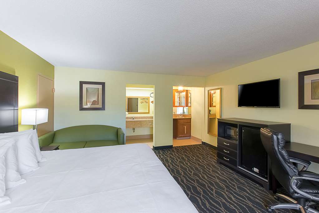 Clarion Inn Columbia Airport - photo 18