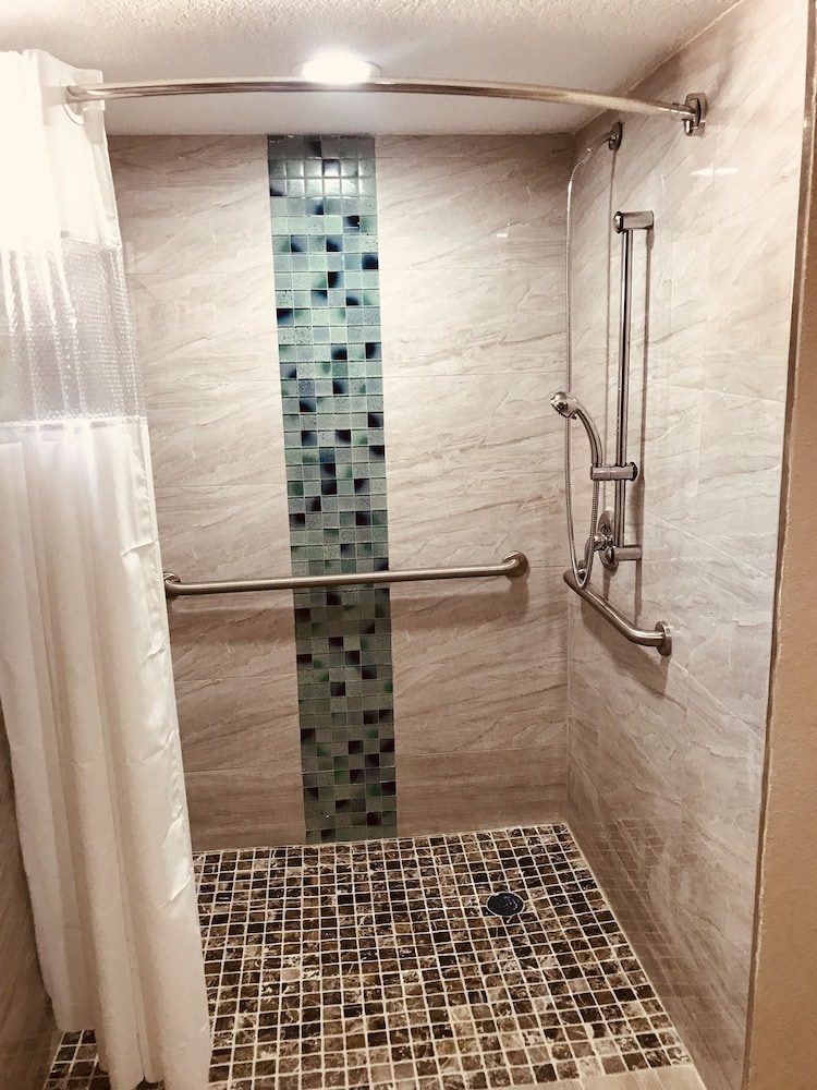 Tropical Inn & Suites - photo 34