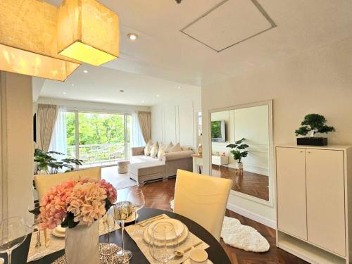 Baan Sansaran Excellent apartment on the beach with a large territory and swimming pools. — 4-Star Luxury Hotel in Hua Hin, Thailand