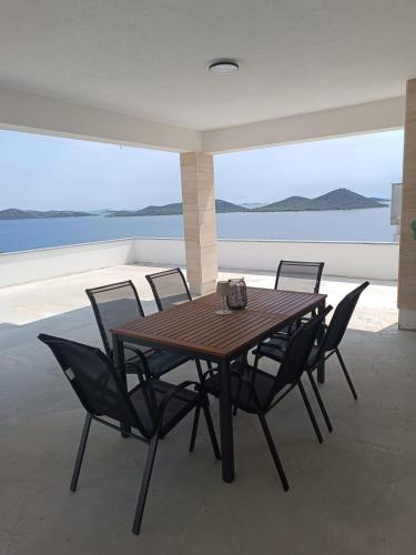 Apartmani Srdarović 3 — 4-Star Luxury Hotel in Pakostane, Croatia