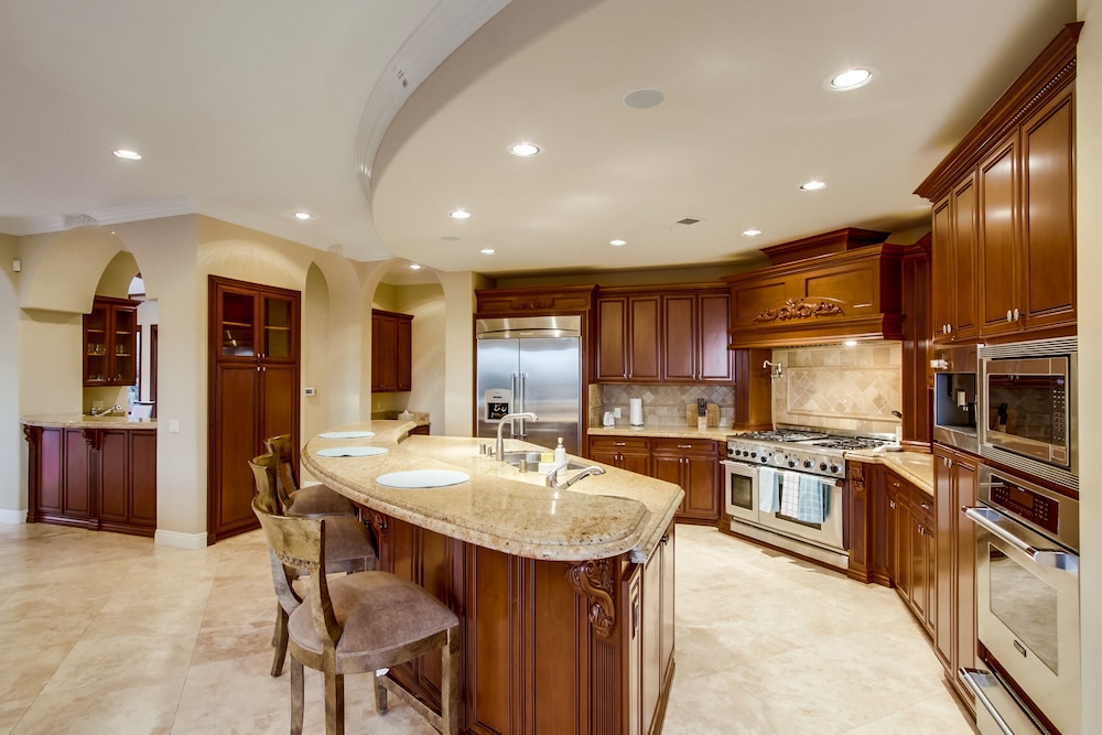 Tropical 5BR La Jolla Retreat by NamaStay - photo 13