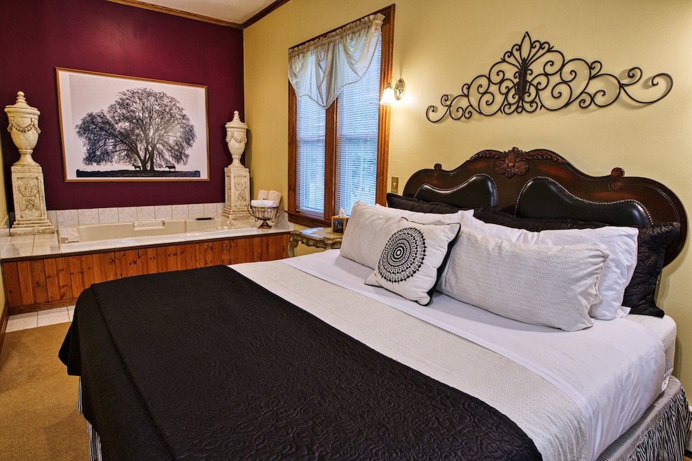 Rockwell Falls Inn and Wine Bar - photo 20