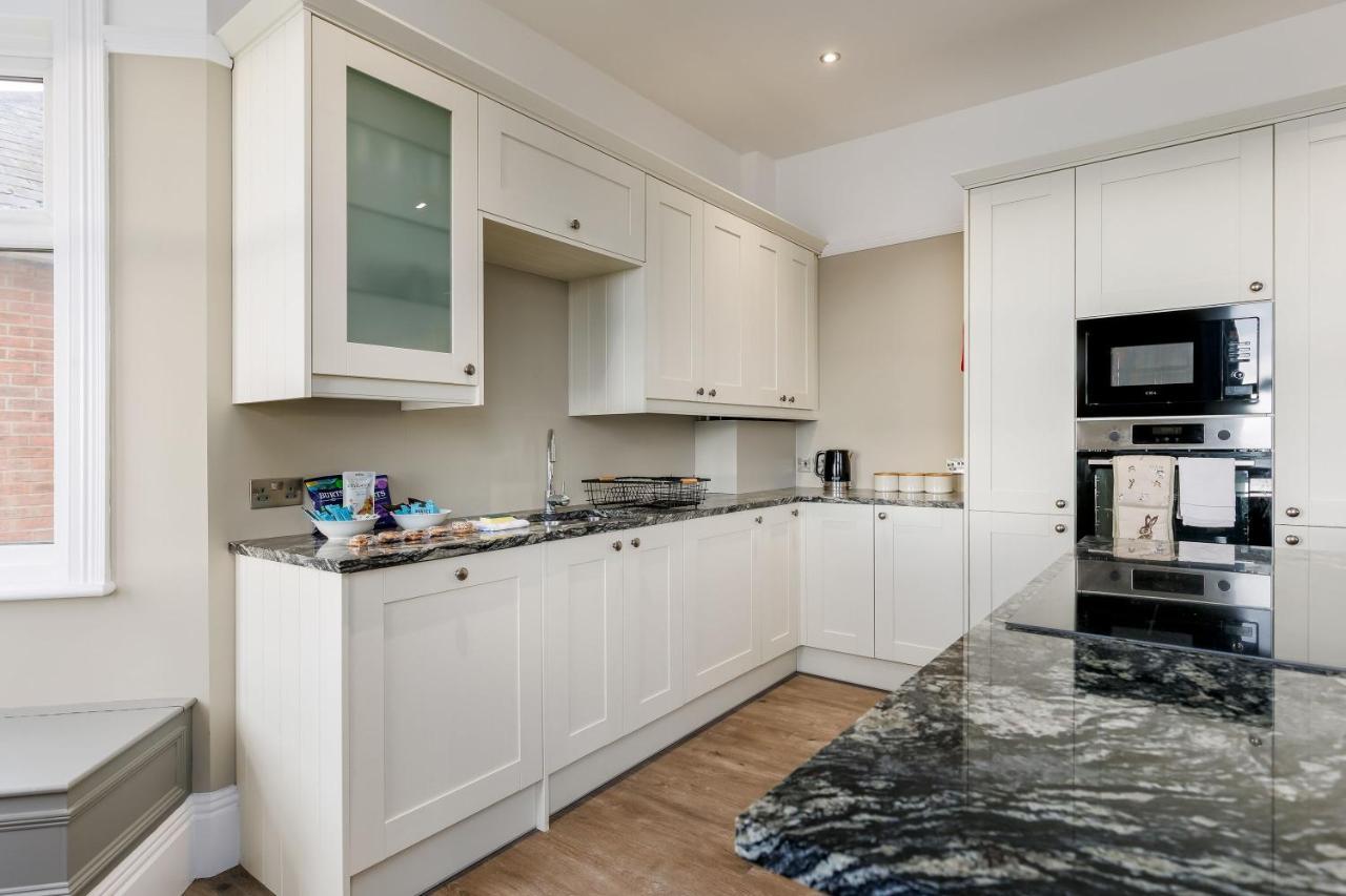 Park Lake View Poole Park Lake Views — 4-Star Luxury Hotel in Poole, United Kingdom
